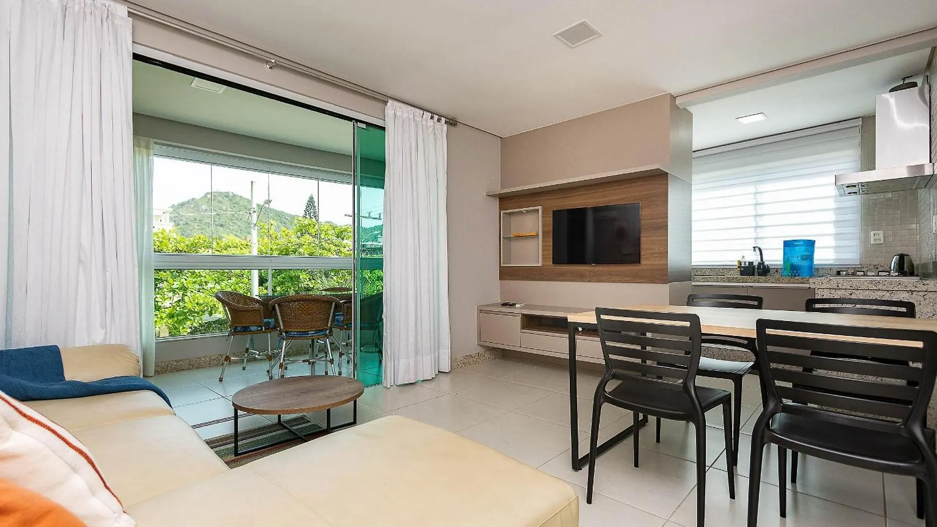 Vila Das Ondas 206 - Apartamento Economico A Metros Do Mar Em Canto Grande - 2 Dormitorios Para Ate 4 Pessoas Bombinhas 0*,  Brazil